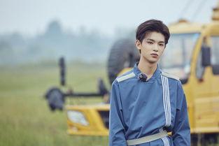 黄明昊爆料小苹果视频,小苹果视频背后的故事