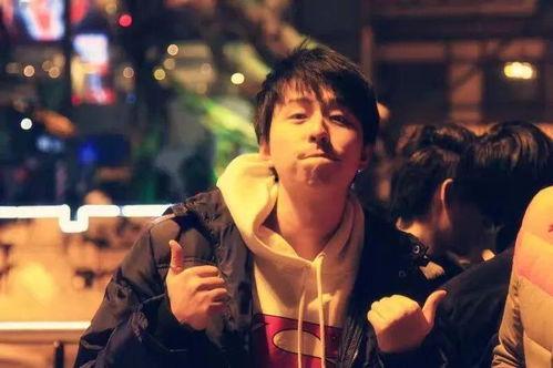 陈百强私密爆料视频下载,揭秘巨星不为人知的私生活片段  第3张