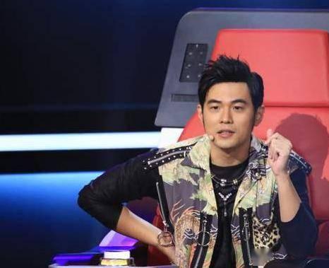 吃瓜娱乐主持人是谁啊图片,他是谁？  第3张